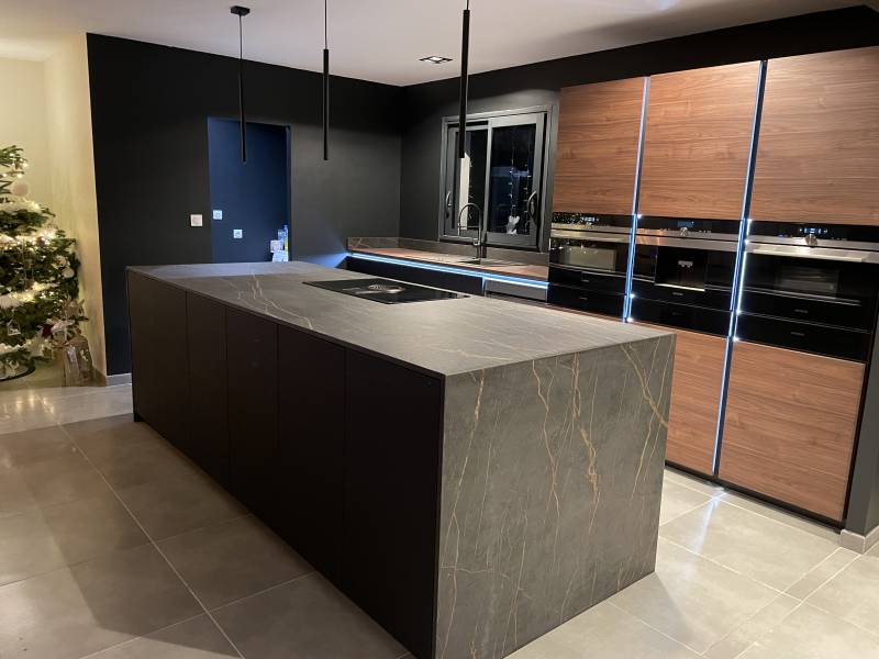 Magnifique ilot en Dekton Laurent dans le gard près de Nimes