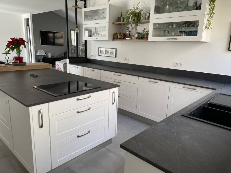 Dekton Fossil pour cette jolie cuisine sur Castelnau le lez