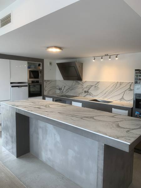Cuisine en dekton liquid sky sur Montpellier