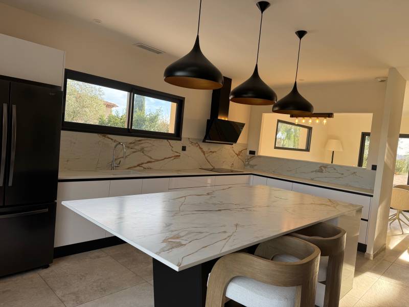 Résultat final après changement des plans de travail en céramique Reverie