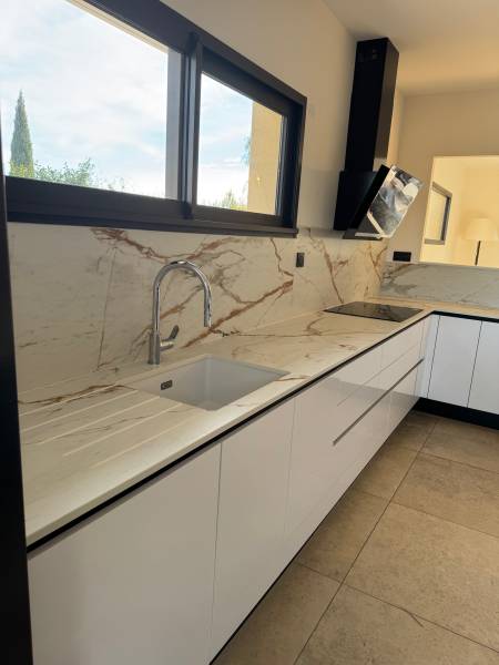 Résultat final après changement des plans de travail en céramique Reverie