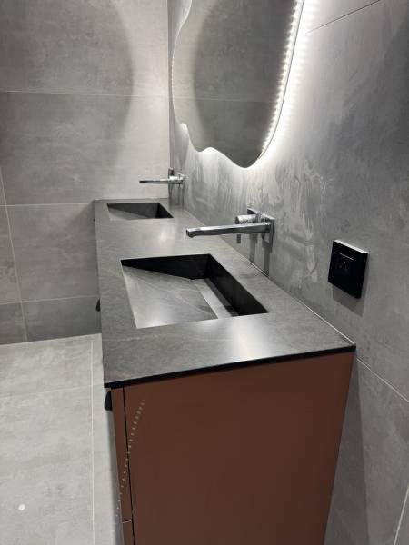 Plan vasque de salle de bain sur mesure modèle Simplicity en Quartz Silestone Bohemian Flame aux portes de Montpellier