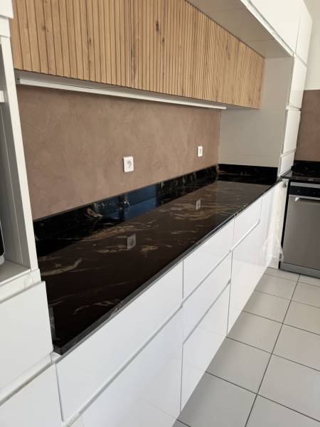Plan de travail en Granit Titanium Gold près de Beziers