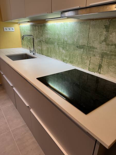 Réalisation & pose – Plan de travail en Dekton Aeris