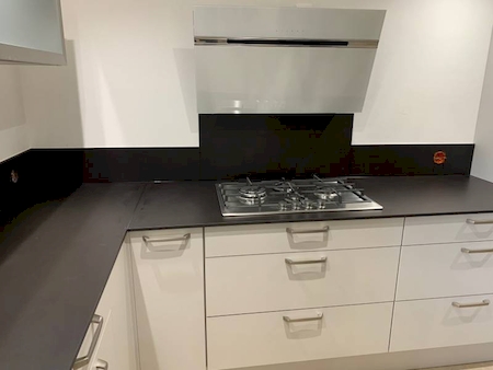 Notre zone d'activité pour ce service Plan de travail pour cuisine en céramique imitation bois avec effet texturé naturel et finitions mates résistantes à Nîmes dans le Gard